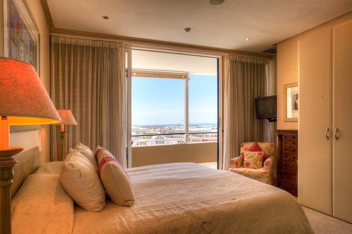 Photo 7 of Bannockburn Penthouse accommodation in V&A Waterfront, Cape Town with 3 bedrooms and 2.5 bathrooms