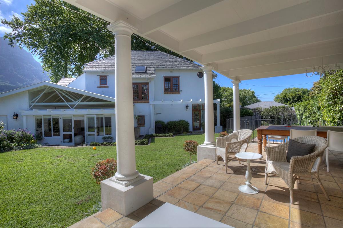 Photo 4 of Bishopscourt Manor accommodation in Bishopscourt, Cape Town with 4 bedrooms and 3 bathrooms