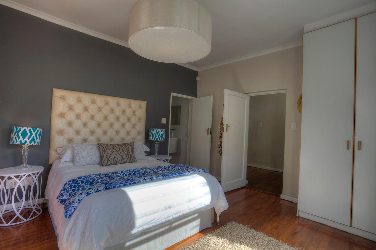 Photo 14 of Camps Bay Glen Villa accommodation in Camps Bay, Cape Town with 6 bedrooms and 4 bathrooms