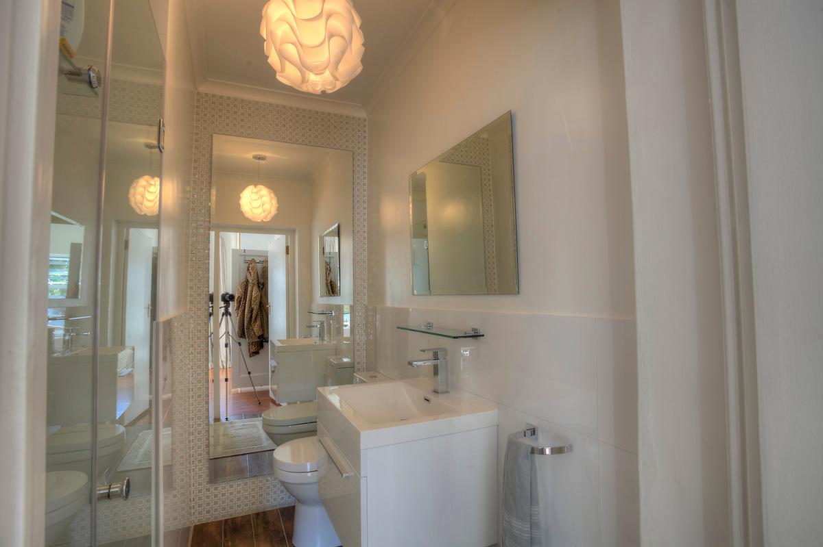 Photo 15 of Camps Bay Glen Villa accommodation in Camps Bay, Cape Town with 6 bedrooms and 4 bathrooms