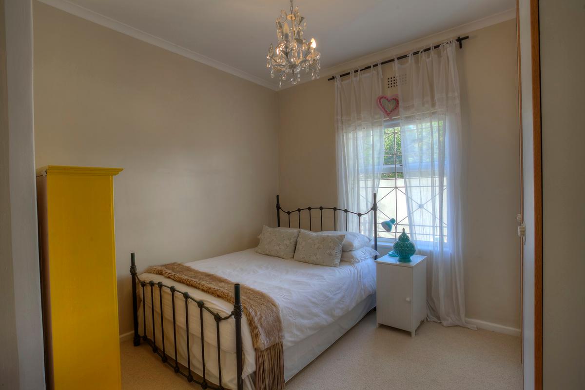 Photo 17 of Camps Bay Glen Villa accommodation in Camps Bay, Cape Town with 6 bedrooms and 4 bathrooms