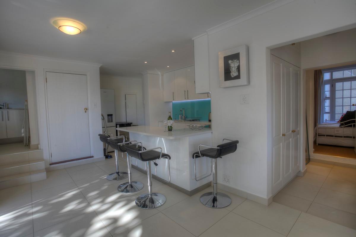 Photo 26 of Camps Bay Glen Villa accommodation in Camps Bay, Cape Town with 6 bedrooms and 4 bathrooms