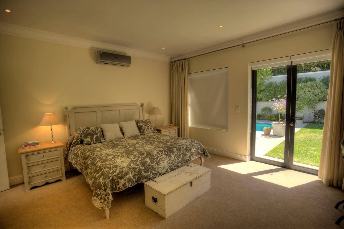 Photo 9 of Upper Claremont Villa accommodation in Claremont, Cape Town with 4 bedrooms and 3 bathrooms