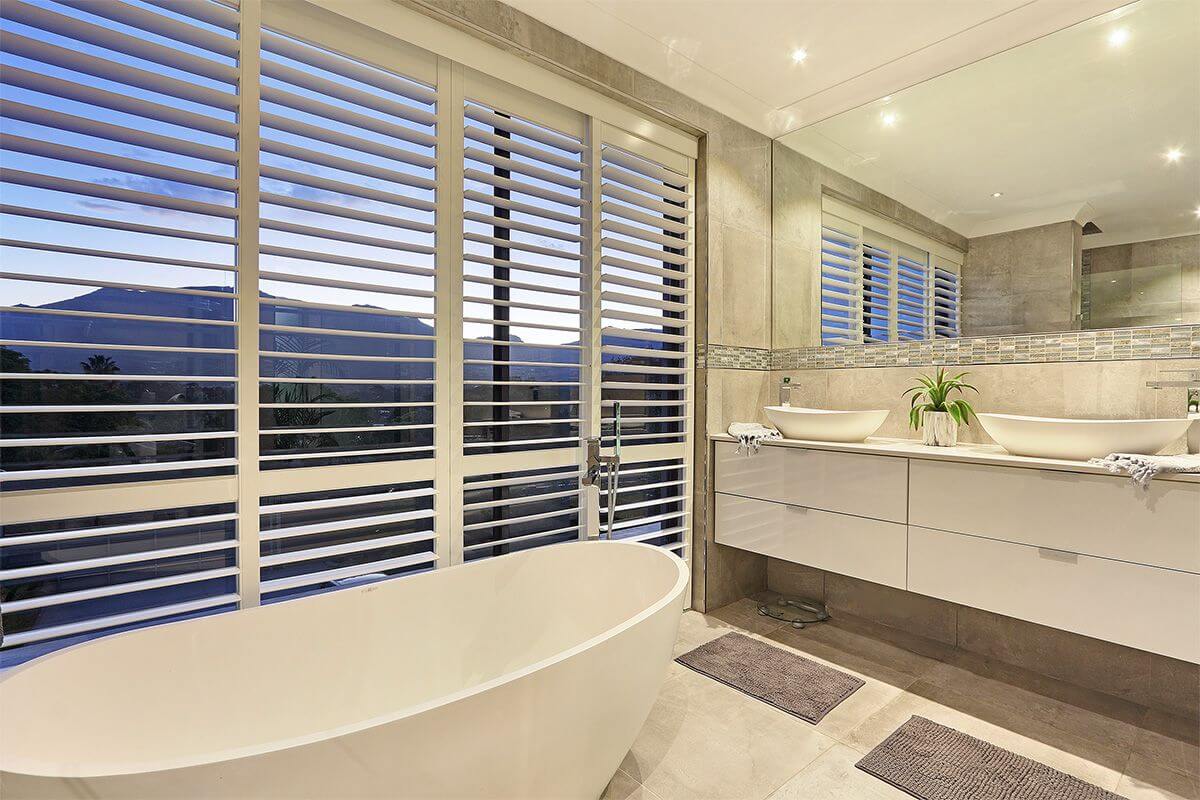 Photo 10 of Purcell Villa 4 accommodation in Constantia, Cape Town with 4 bedrooms and 4 bathrooms