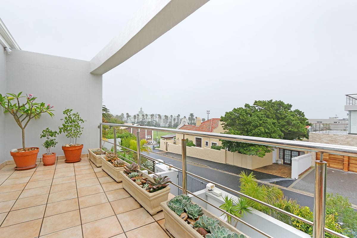 Photo 14 of Aqua Steps accommodation in Camps Bay, Cape Town with 3 bedrooms and 2.5 bathrooms