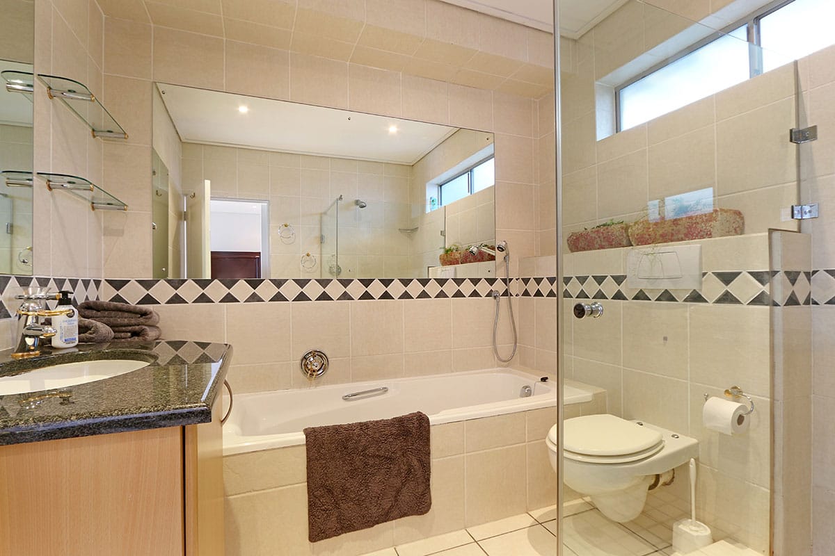 Photo 15 of Aqua Steps accommodation in Camps Bay, Cape Town with 3 bedrooms and 2.5 bathrooms