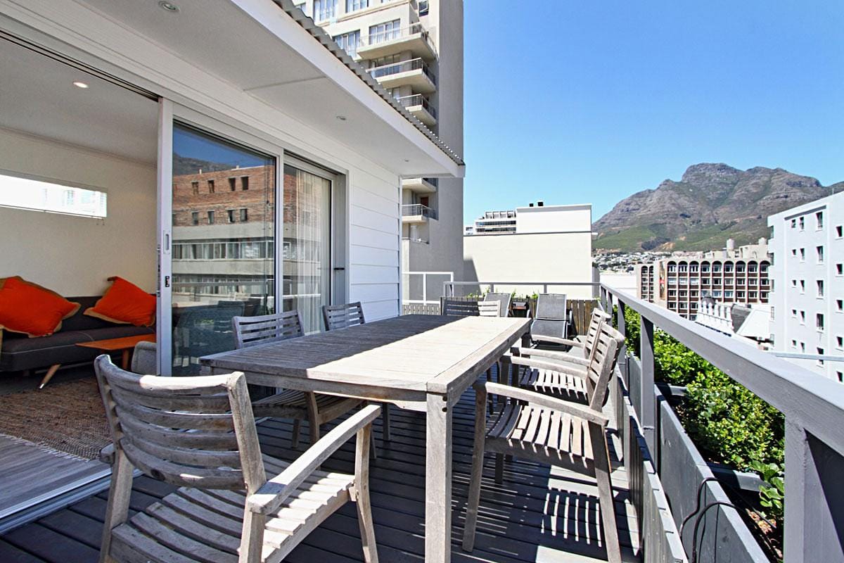 Photo 11 of Bandar Place accommodation in City Centre, Cape Town with 2 bedrooms and 2 bathrooms