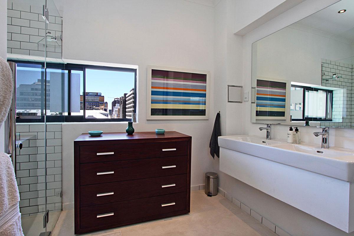 Photo 9 of Bandar Place accommodation in City Centre, Cape Town with 2 bedrooms and 2 bathrooms