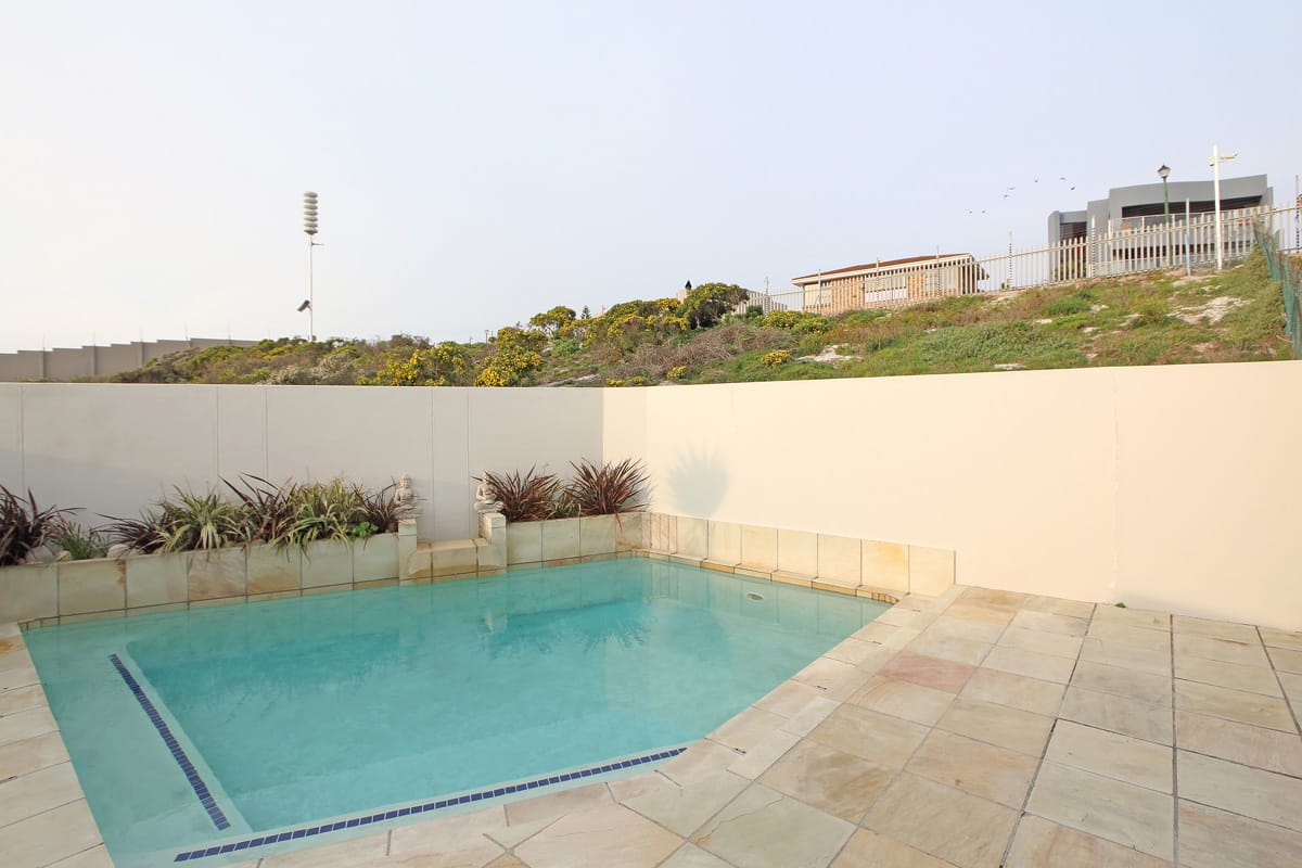 Photo 13 of Bayview 40 accommodation in Bloubergstrand, Cape Town with 4 bedrooms and 3 bathrooms