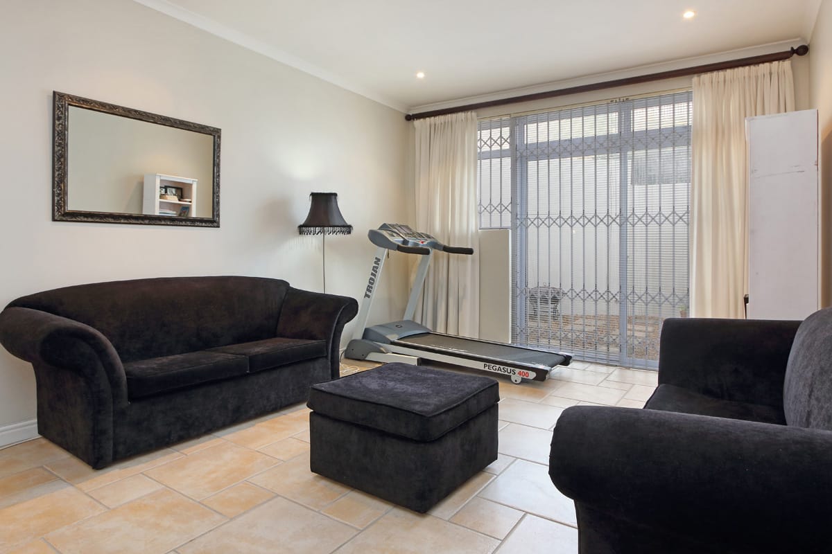Photo 6 of Bayview 40 accommodation in Bloubergstrand, Cape Town with 4 bedrooms and 3 bathrooms