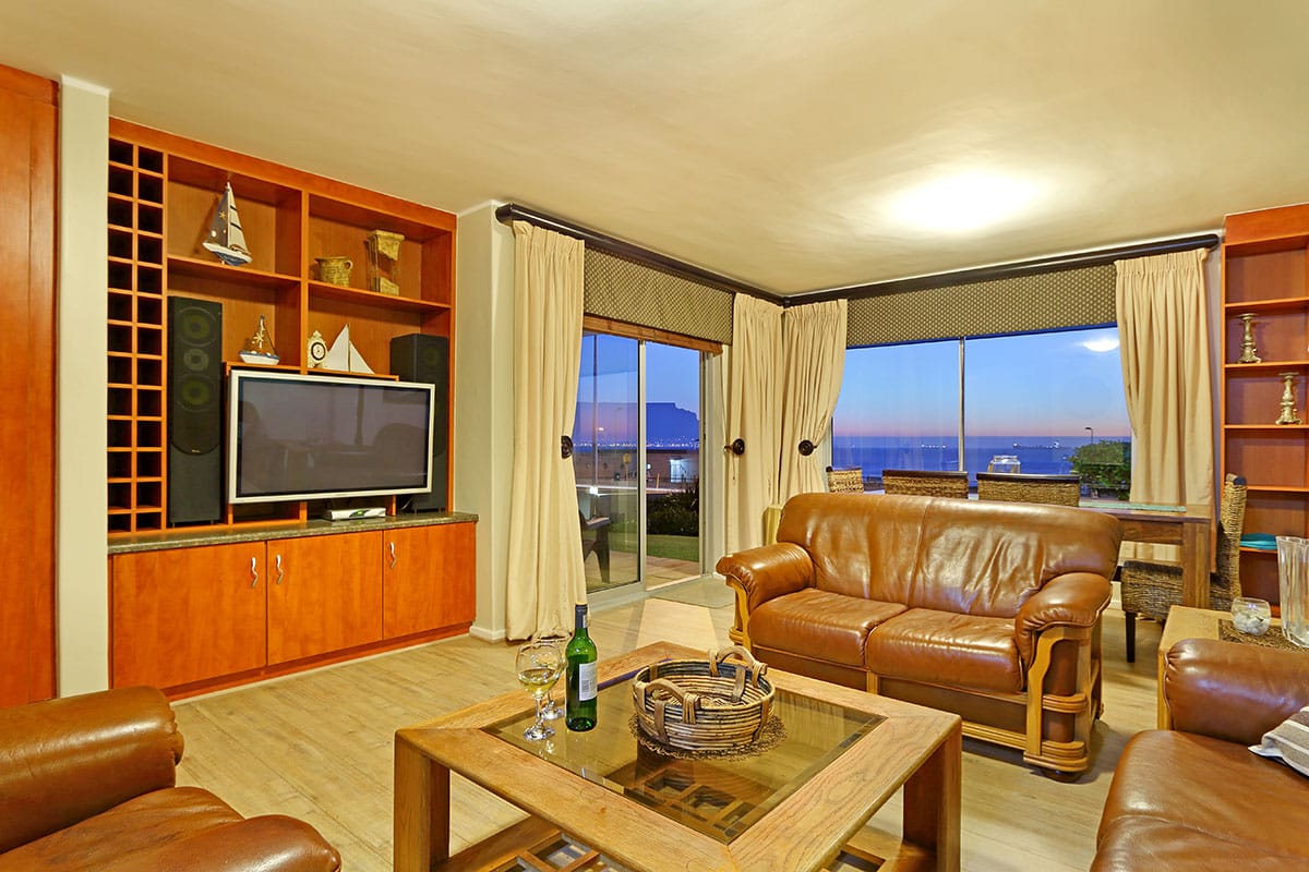 Photo 11 of Blouberg Sea Spray accommodation in Bloubergstrand, Cape Town with 3 bedrooms and 2 bathrooms