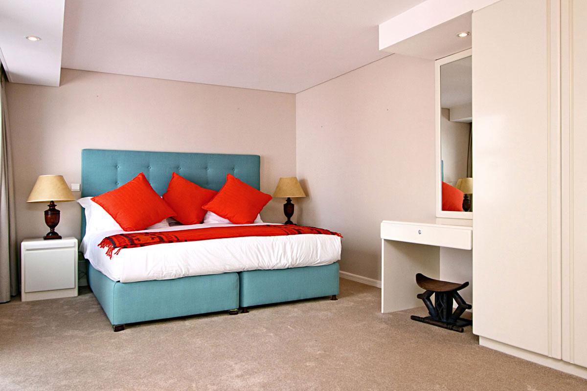 Photo 8 of Camps Bay Meadows accommodation in Camps Bay, Cape Town with 7 bedrooms and 5 bathrooms