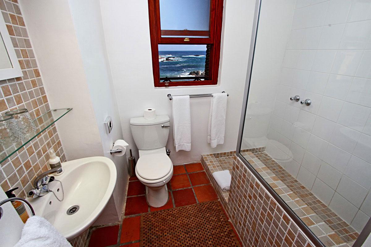 Photo 9 of Camps Bay Terrace Palm Suite accommodation in Camps Bay, Cape Town with 2 bedrooms and 2 bathrooms
