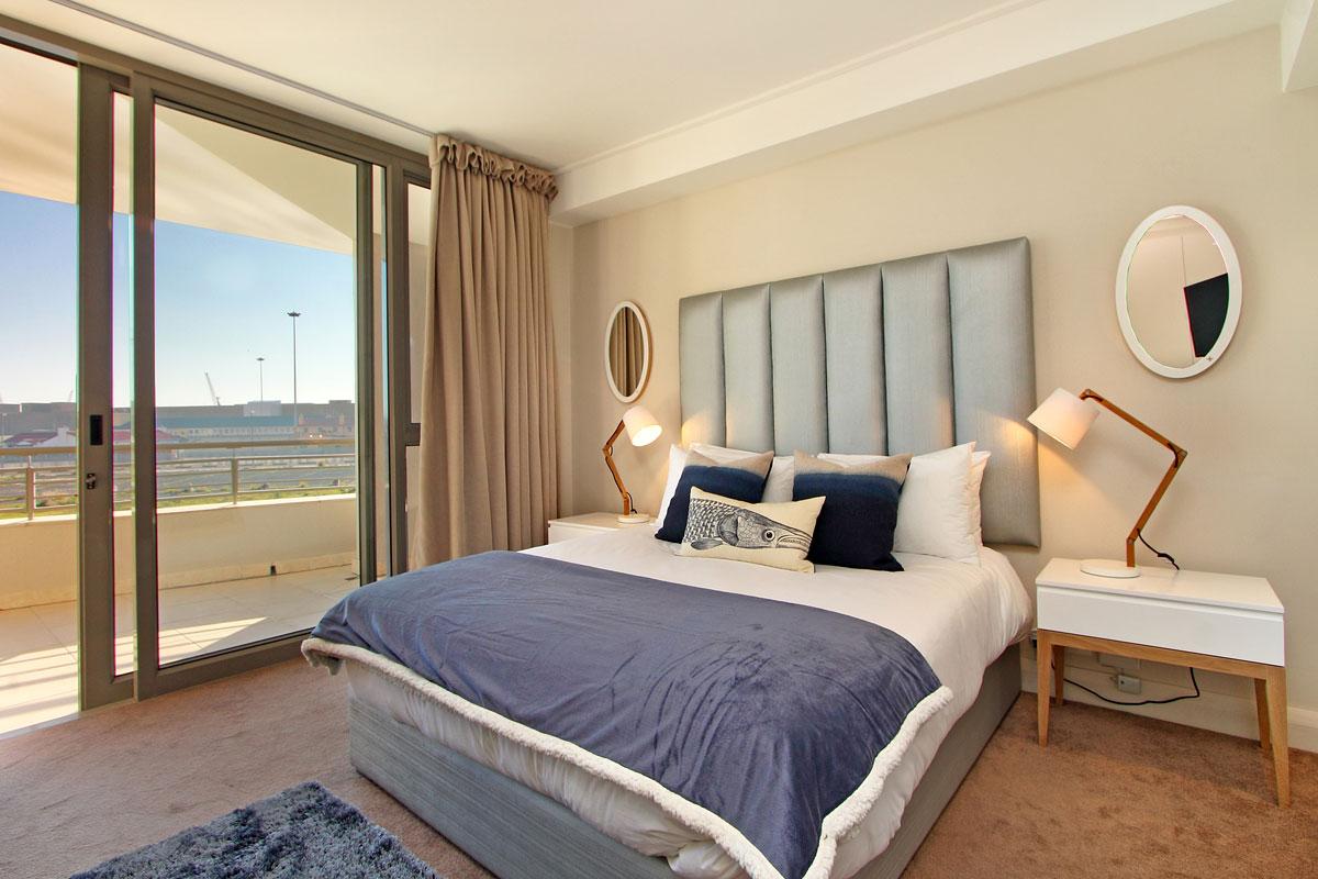Photo 2 of Canal Quays Porto Vista accommodation in V&A Waterfront, Cape Town with 2 bedrooms and 2 bathrooms