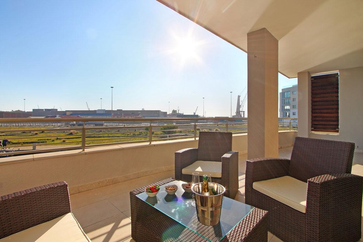 Photo 11 of Canal Quays Porto Vista accommodation in V&A Waterfront, Cape Town with 2 bedrooms and 2 bathrooms
