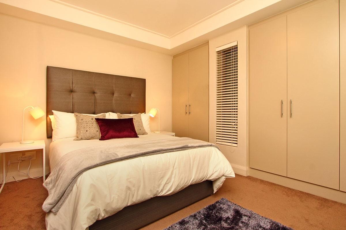 Photo 10 of Canal Quays Porto Vista accommodation in V&A Waterfront, Cape Town with 2 bedrooms and 2 bathrooms