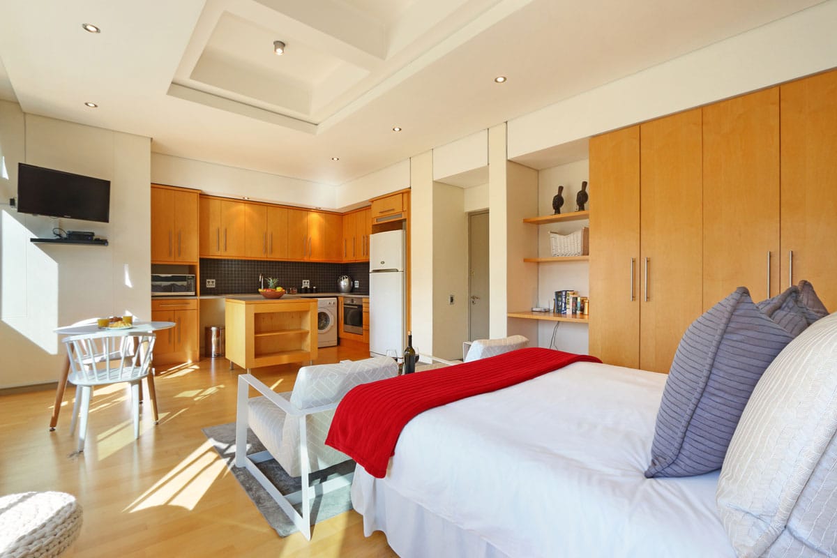 Photo 9 of Cartwrights Corner 808 accommodation in City Centre, Cape Town with 1 bedrooms and 1 bathrooms