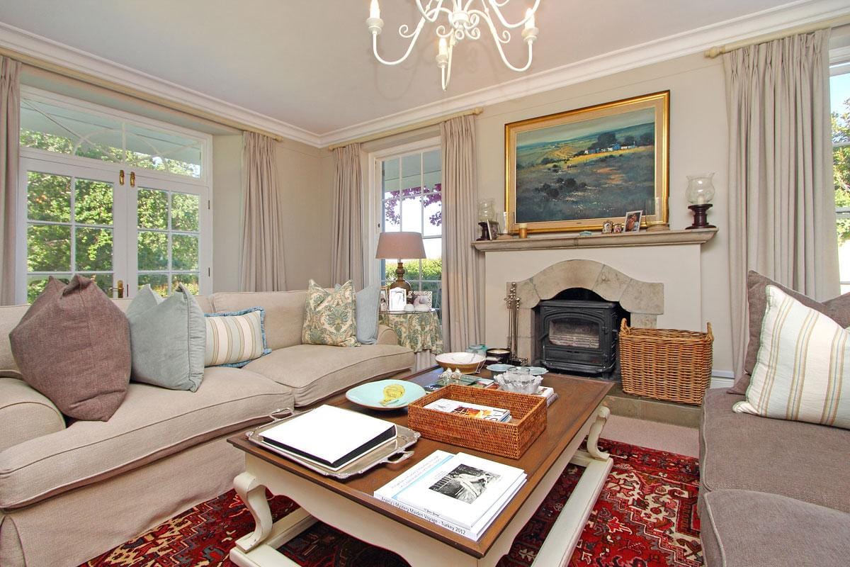 Photo 8 of Constantia Avenue accommodation in Constantia, Cape Town with 4 bedrooms and 2 bathrooms