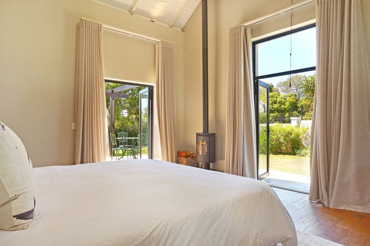 Photo 8 of Constantia Modern Villa accommodation in Constantia, Cape Town with 5 bedrooms and 6 bathrooms