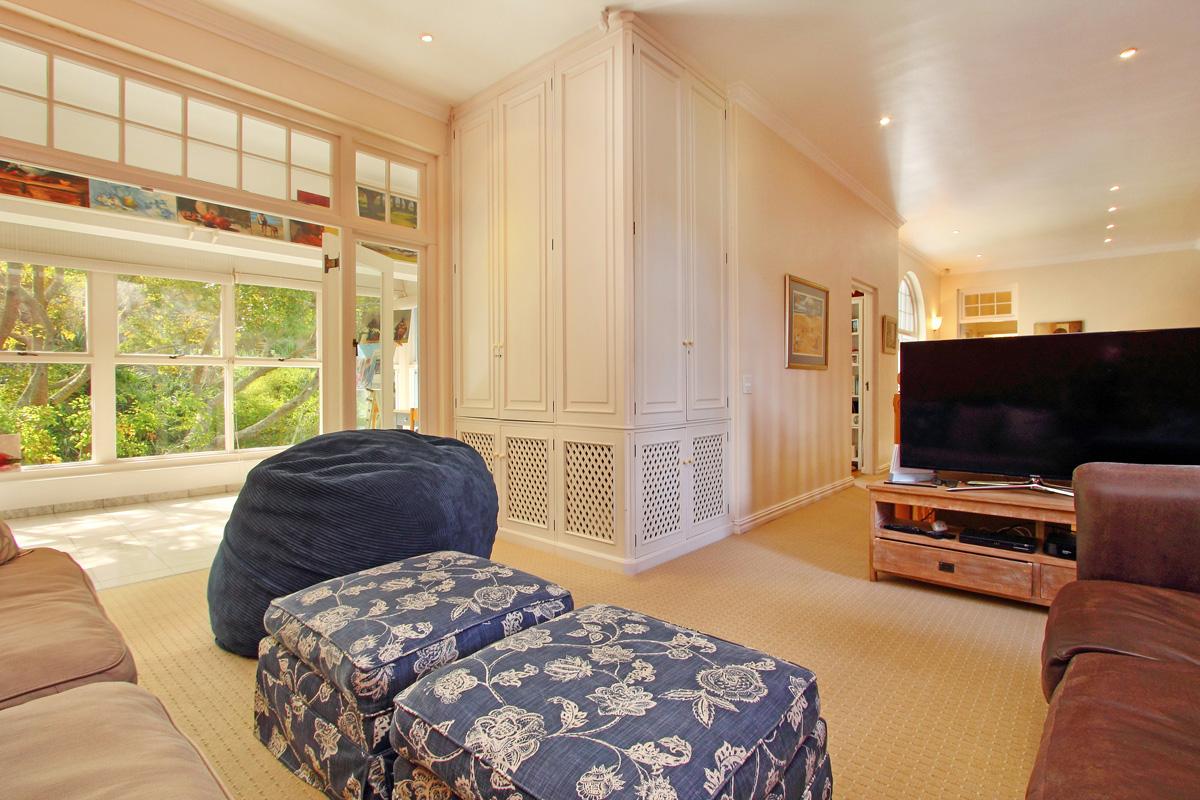 Photo 8 of Constantia Sunbird accommodation in Constantia, Cape Town with 5 bedrooms and 5.5 bathrooms