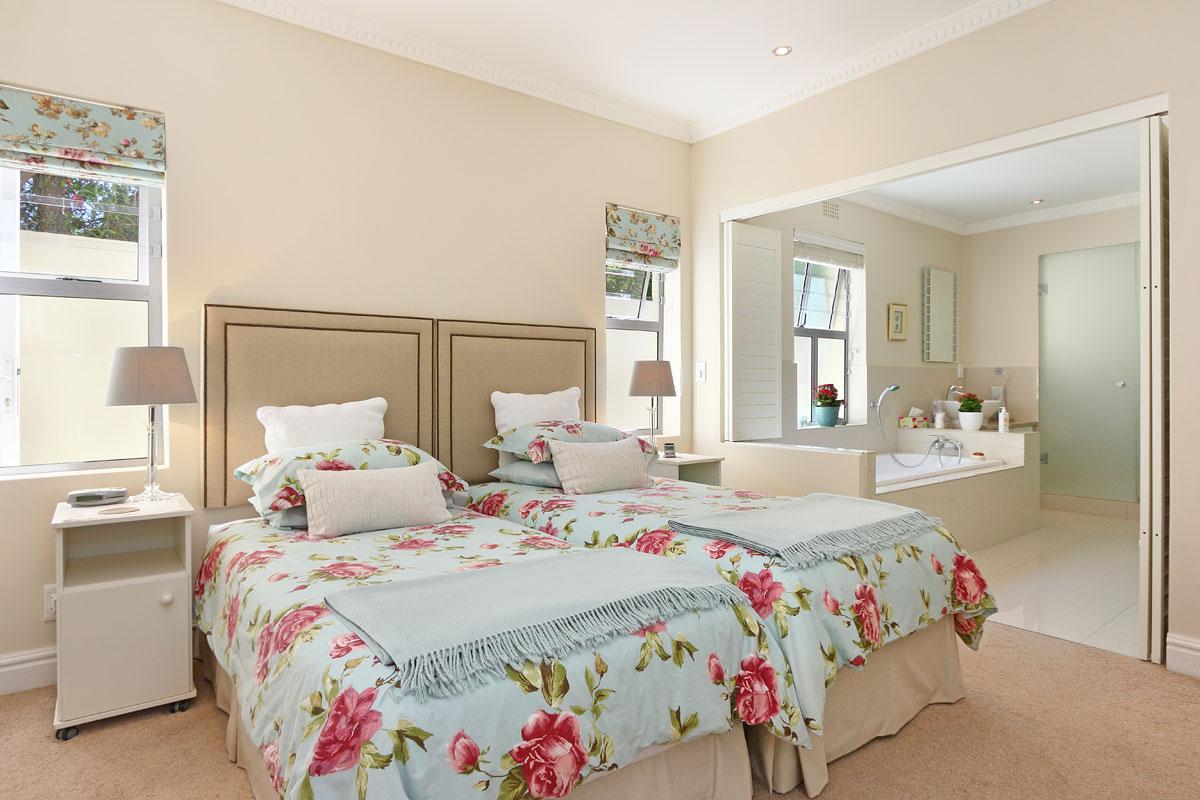 Photo 10 of Constantia Sunkissed Villa accommodation in Constantia, Cape Town with 5 bedrooms and 4 bathrooms