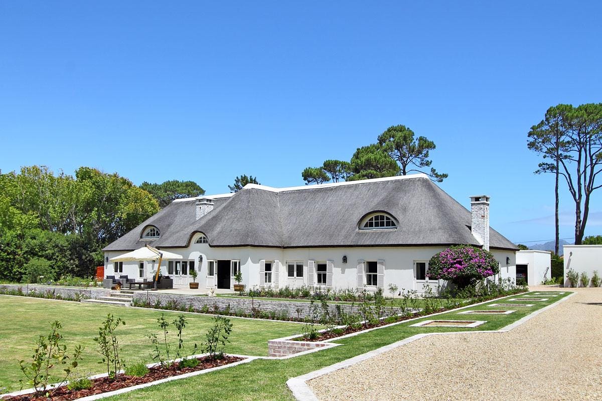 Photo 2 of Constantia Valley Walk accommodation in Constantia, Cape Town with 5 bedrooms and 3 bathrooms