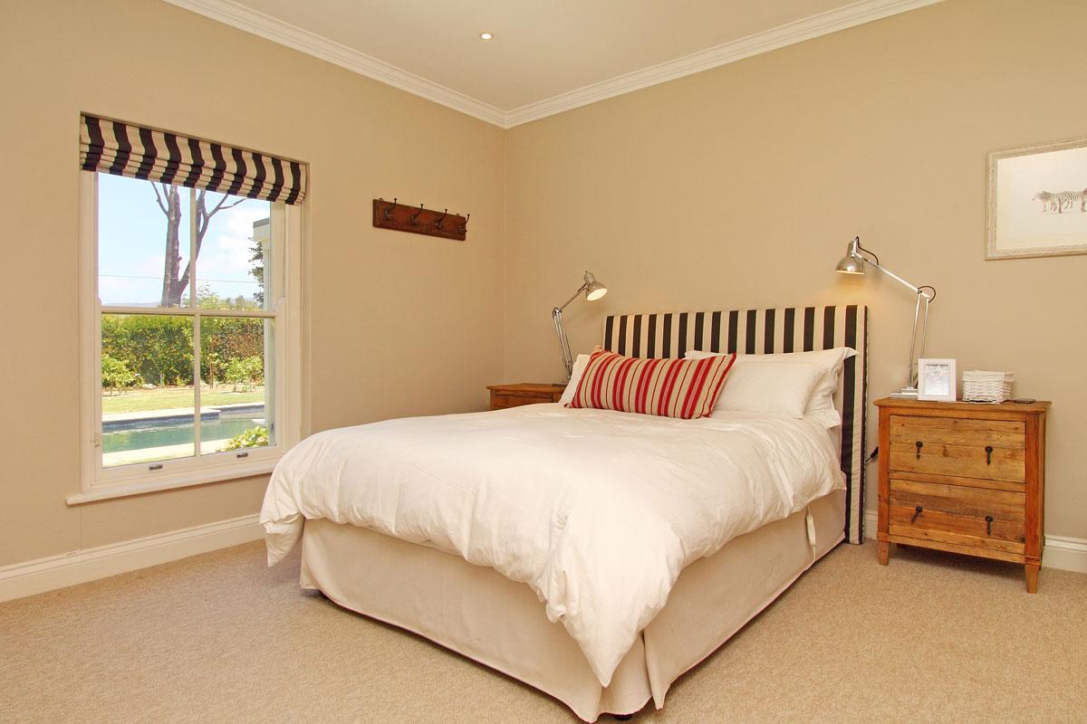 Photo 13 of Constantia Valley Walk accommodation in Constantia, Cape Town with 5 bedrooms and 3 bathrooms