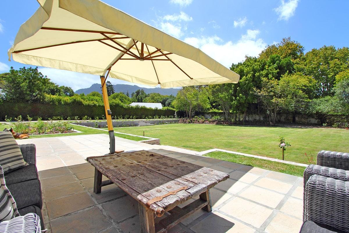 Photo 4 of Constantia Valley Walk accommodation in Constantia, Cape Town with 5 bedrooms and 3 bathrooms