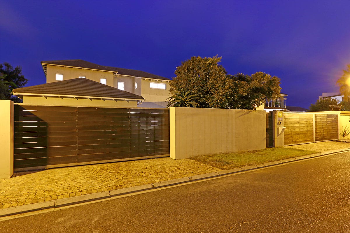 Photo 6 of Cowrie Villa 5 accommodation in Sunset Beach, Cape Town with 4 bedrooms and 3 bathrooms