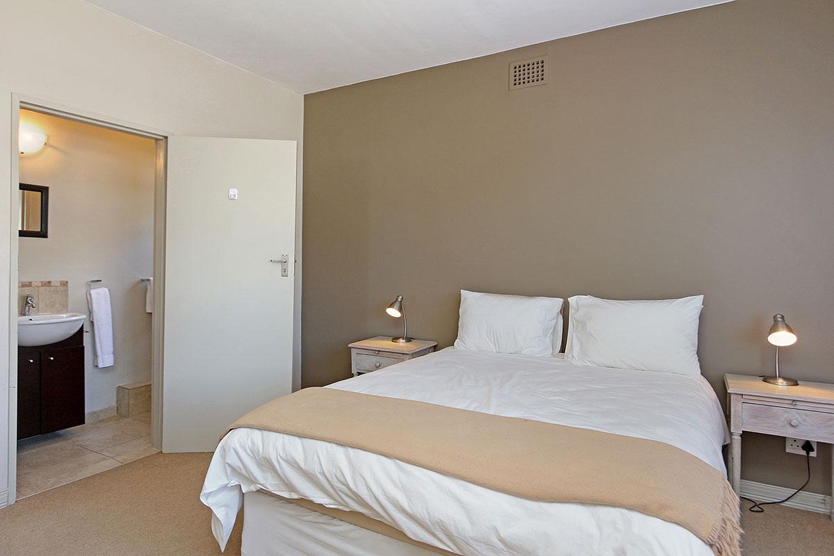 Photo 9 of Doverhurst Apartment accommodation in Sea Point, Cape Town with 3 bedrooms and 2 bathrooms