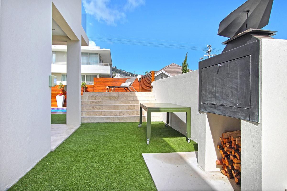 Photo 3 of Francaise Villa accommodation in Fresnaye, Cape Town with 4 bedrooms and 4 bathrooms