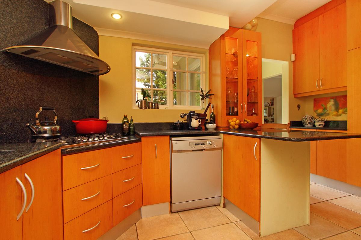 Photo 15 of Hout Bay Darling Villa accommodation in Hout Bay, Cape Town with 4 bedrooms and 3 bathrooms