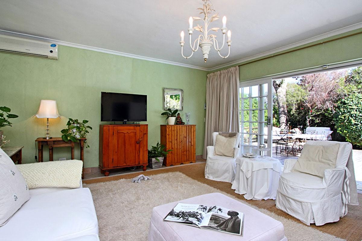 Photo 5 of Hout Bay Darling Villa accommodation in Hout Bay, Cape Town with 4 bedrooms and 3 bathrooms