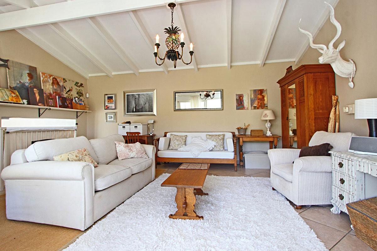 Photo 7 of Hout Bay Darling Villa accommodation in Hout Bay, Cape Town with 4 bedrooms and 3 bathrooms