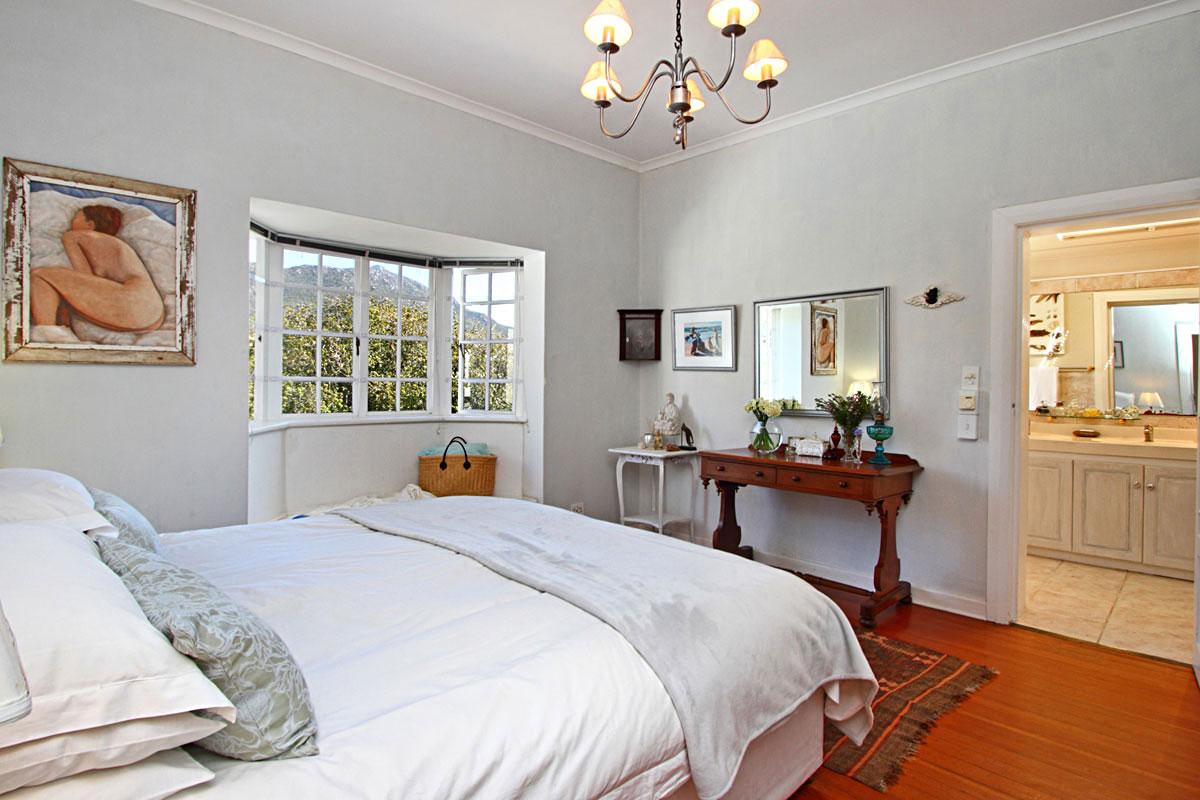 Photo 8 of Hout Bay Darling Villa accommodation in Hout Bay, Cape Town with 4 bedrooms and 3 bathrooms
