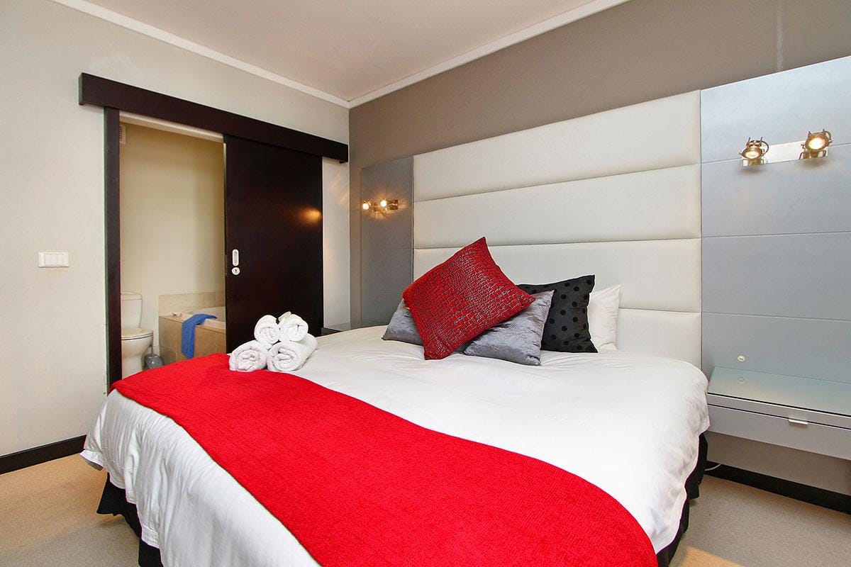 Photo 12 of Icon Blues accommodation in City Centre, Cape Town with 1 bedrooms and 1 bathrooms