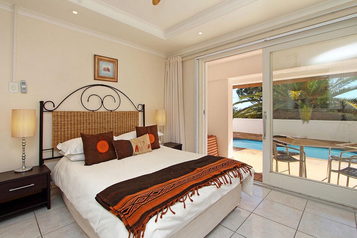 Photo 3 of Ingleside Apartment accommodation in Camps Bay, Cape Town with 2 bedrooms and 1 bathrooms