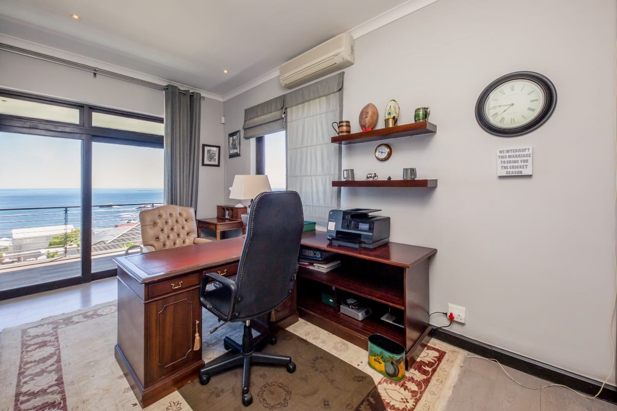 Photo 5 of Kaplan House accommodation in Camps Bay, Cape Town with 3 bedrooms and 3 bathrooms