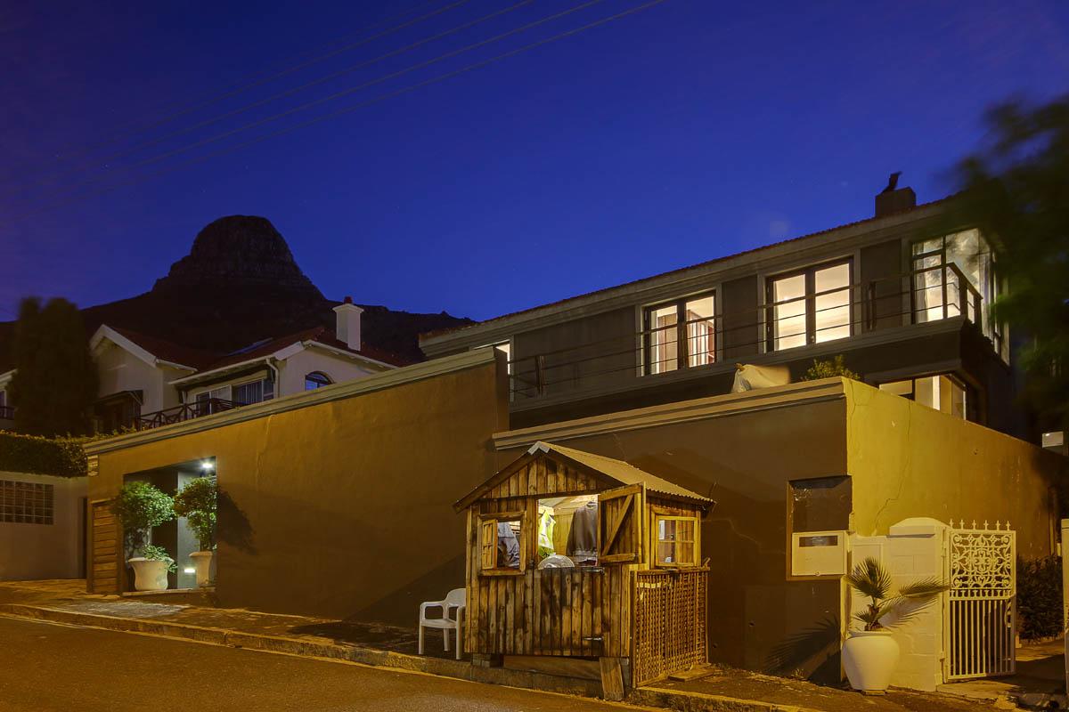 Photo 10 of La Paradis accommodation in Fresnaye, Cape Town with 3 bedrooms and 3 bathrooms