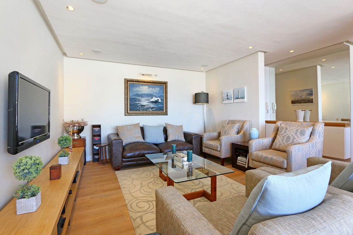 Photo 18 of La Rochelle Apartment accommodation in Sea Point, Cape Town with 2 bedrooms and 2 bathrooms