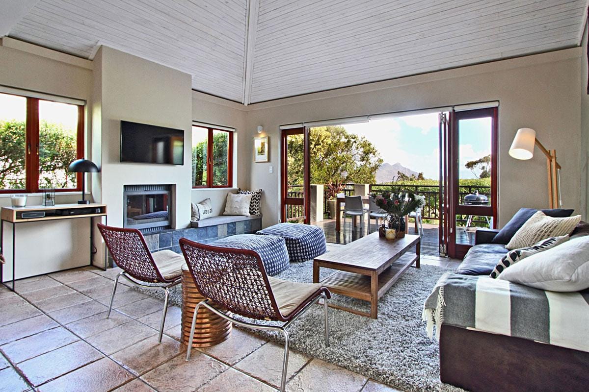 Photo 12 of Mountain Lodge accommodation in Hout Bay, Cape Town with 2 bedrooms and 1 bathrooms