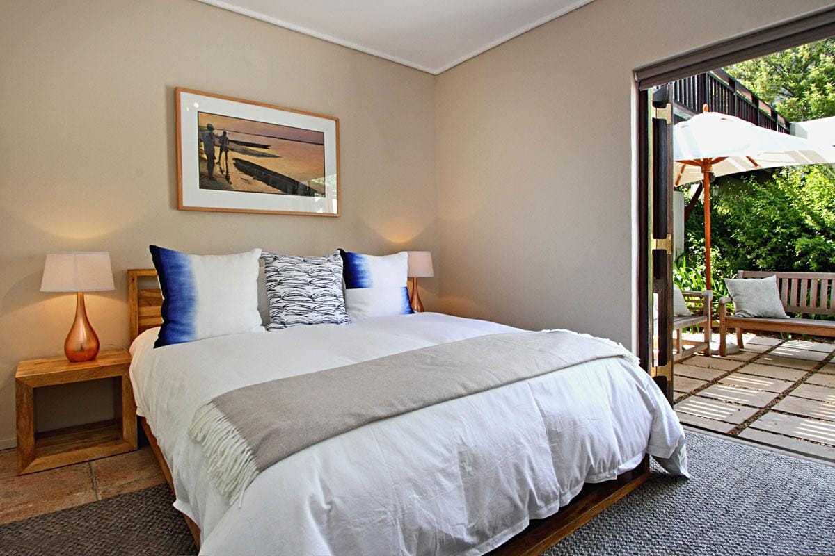 Photo 4 of Mountain Lodge accommodation in Hout Bay, Cape Town with 2 bedrooms and 1 bathrooms