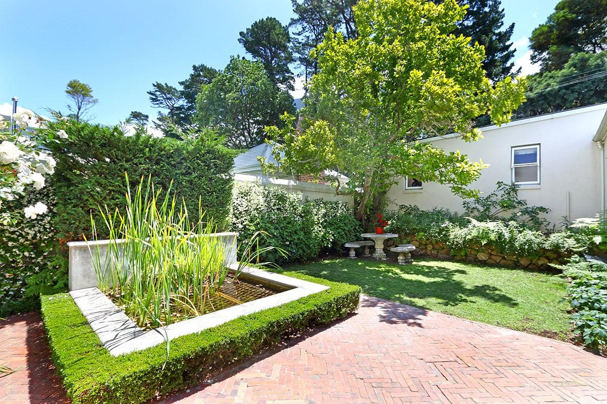 Photo 11 of Newlands Cedar accommodation in Newlands, Cape Town with 5 bedrooms and 3 bathrooms