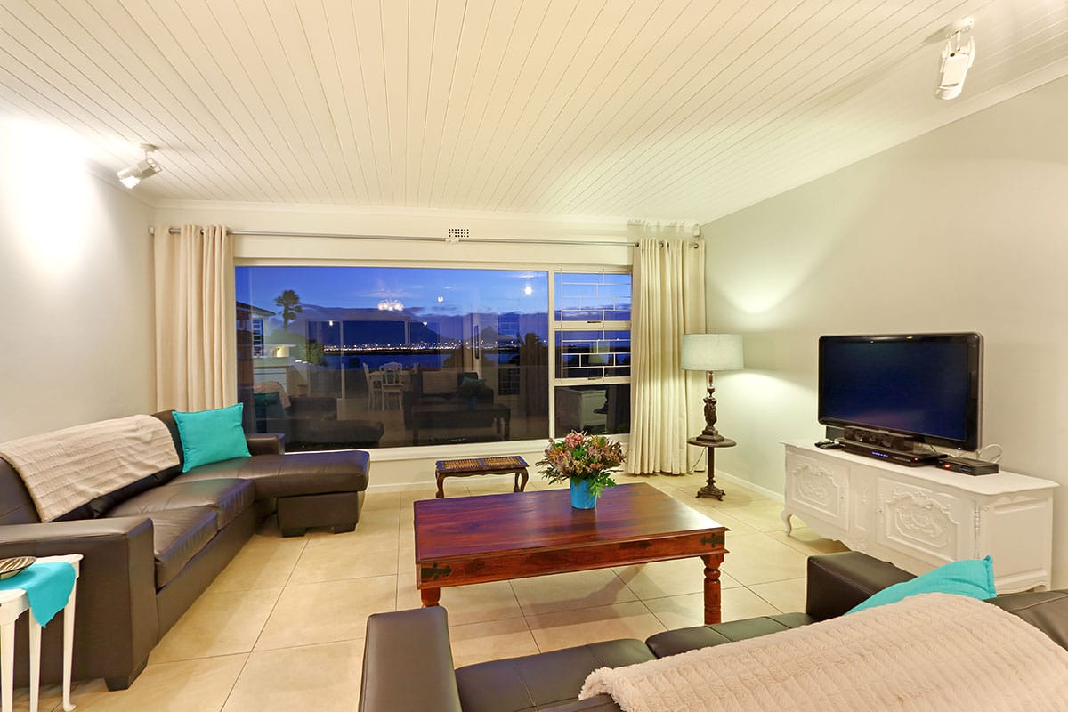 Photo 22 of Pentz Drive Villa accommodation in Bloubergstrand, Cape Town with 5 bedrooms and 2.5 bathrooms