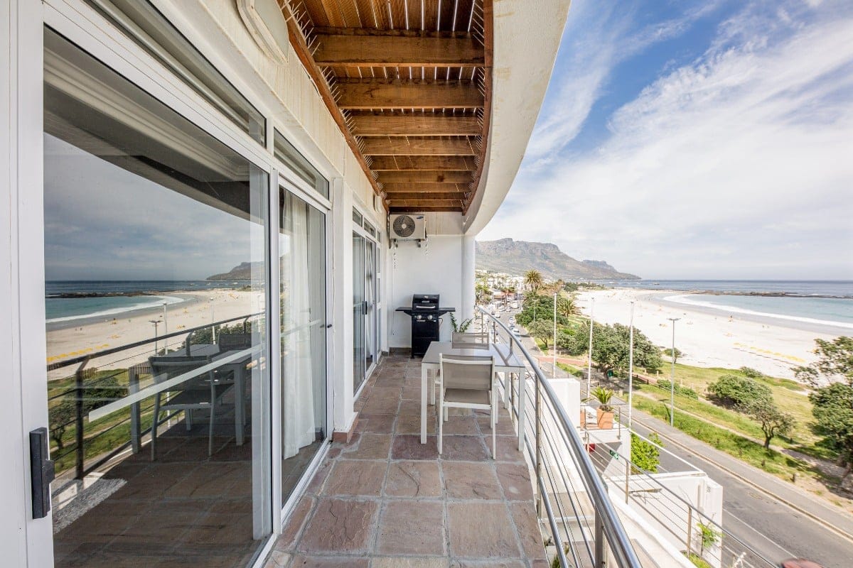 Photo 3 of Seasons Find The Bay accommodation in Camps Bay, Cape Town with 1 bedrooms and 1 bathrooms
