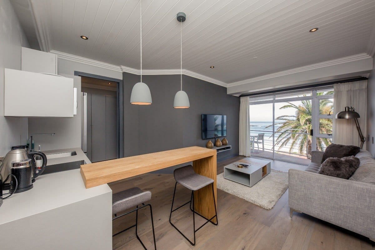 Photo 4 of Seasons Find The Bay accommodation in Camps Bay, Cape Town with 1 bedrooms and 1 bathrooms