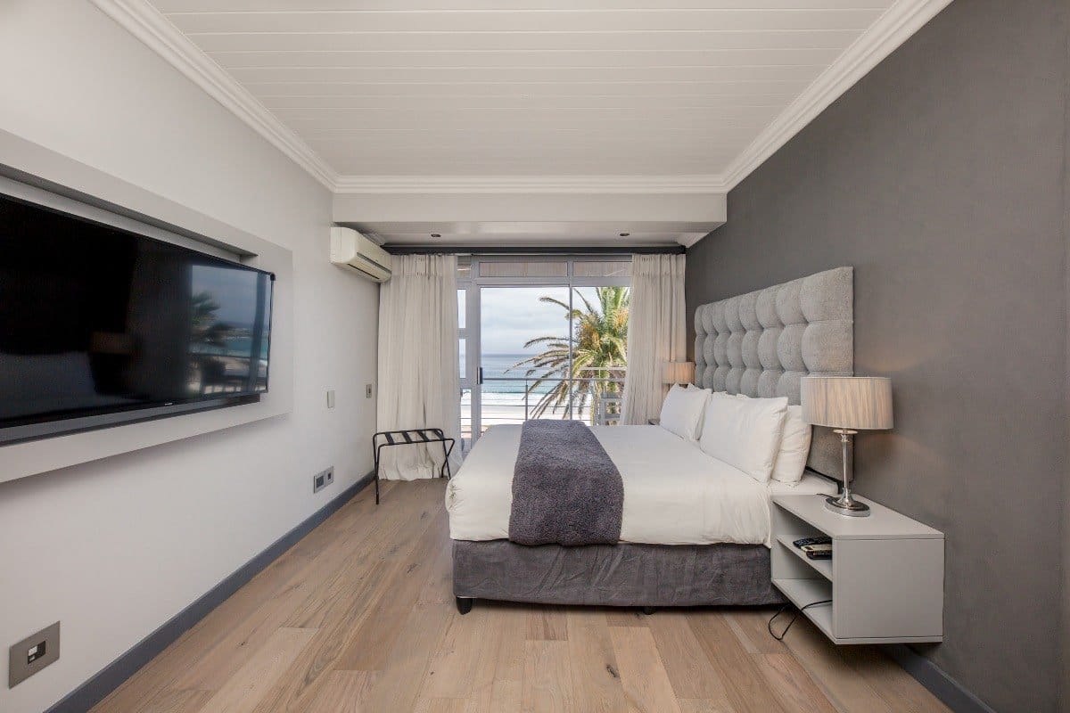 Photo 10 of Seasons Find The Bay accommodation in Camps Bay, Cape Town with 1 bedrooms and 1 bathrooms