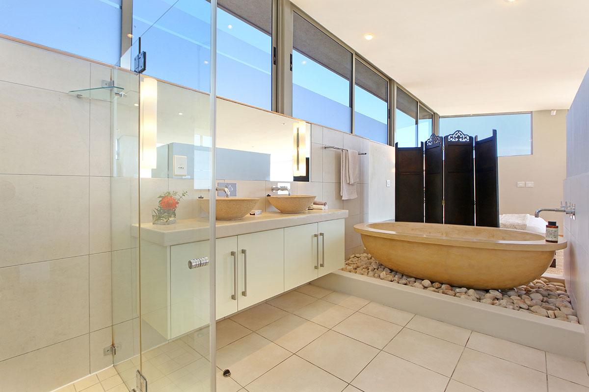 Photo 14 of The Rocks accommodation in Camps Bay, Cape Town with 4 bedrooms and 3.5 bathrooms