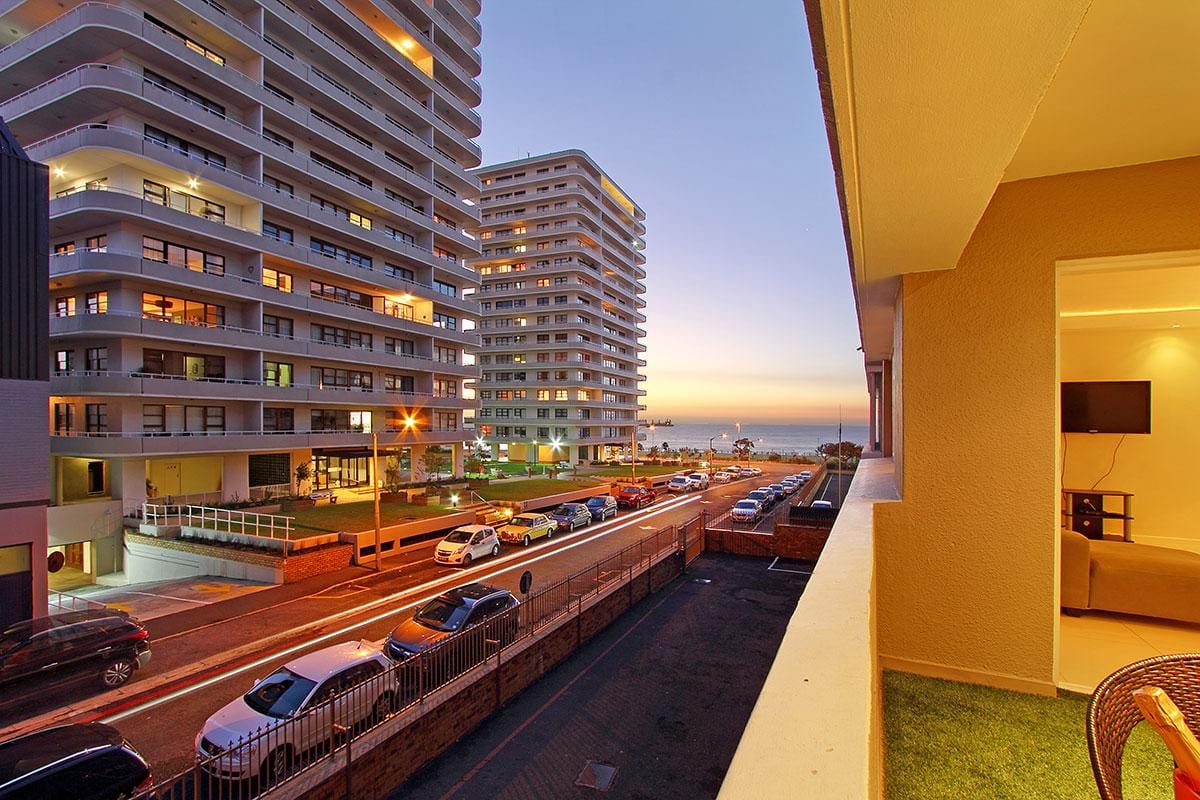 Photo 5 of Vicmor Court accommodation in Sea Point, Cape Town with 2 bedrooms and 1 bathrooms