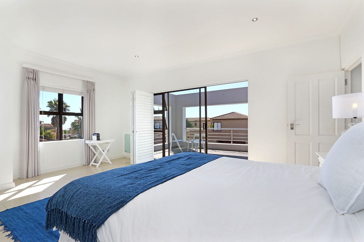 Photo 15 of Villa Santa Fe accommodation in Bloubergstrand, Cape Town with 5 bedrooms and 3.5 bathrooms